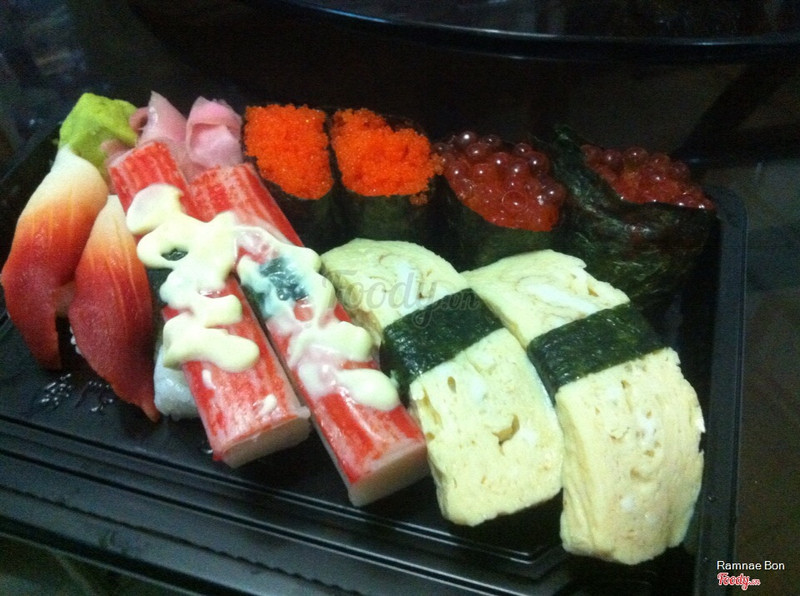 Shrimp egg, surf clam, salmon egg, crab stick and egg. 