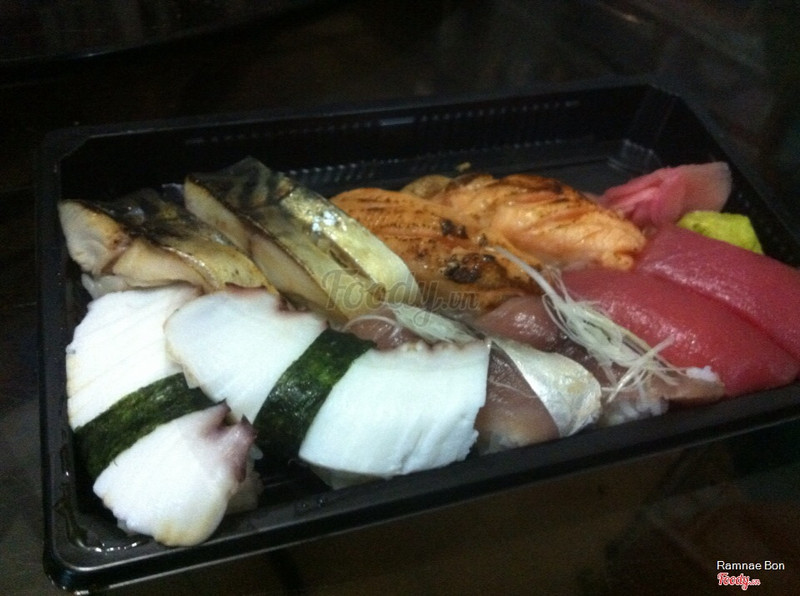 White fish, Salmon, Octopus, Sapa fish and Makerel. 