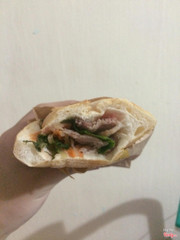 Bánh mỳ thịt xông khói