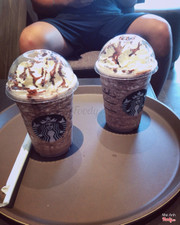 Starbucks )))