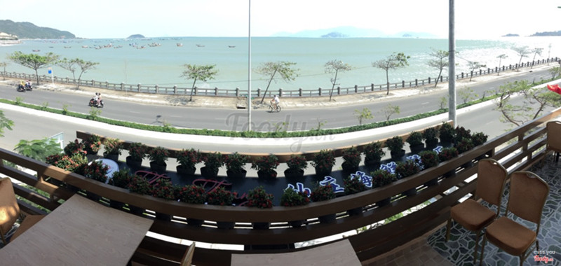 nhà hàng có view cực đẹp, thoáng mát