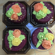 Xôi lá cẩm kết hợp với hoa đậu.