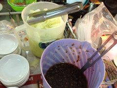 Gỏi đu đủ và nước chấm đặc biệt của quán