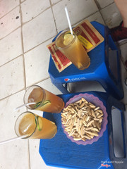 Địa điểm quen thuộc cho giới trẻ ngồi hàn huyên tâm sự tuổi hồng ))) Không có gì xa lạ nữa nói chung giá cả hợp lí vị thì như bao quán trà chanh khác thôi nhưng mình có lời khuyên là hướng dương trắng thì ngon hơn hướng dương đen thôi😋