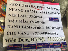 Cô còn bán thêm các món đặc sản bắc do ngoài bắc gửi vào, đặt gì cô mua cho