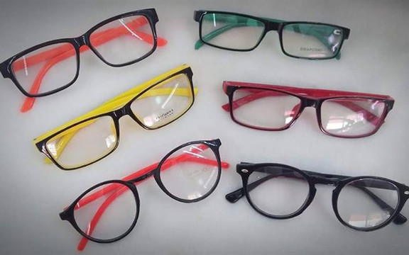 Mắt Kính Đồng Giá