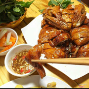 Vịt ở đây hương vị thật tuyệt. Da giòn tan,nước chấm đậm đà,sẽ luôn ủng hộ