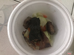 Bún chả suất đặc biệt (44k giảm còn 30k) với 2-3 lát thịt, 1 miếng lá lốt, 2 lát chả. Đặc biệt bún chả mà ko có bún @@