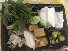 Bún đậu dùng thịt nạc luộc, đậu hủ thường, ớt xanh??