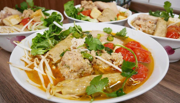 Bún Riêu & Nui Xào Bò