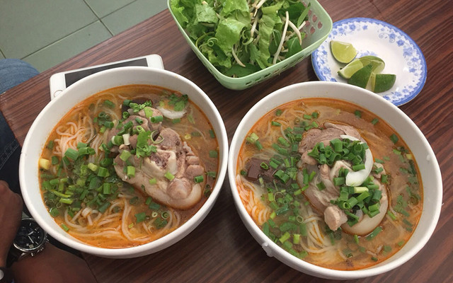 Cơm Hến - Bún Bò Lan