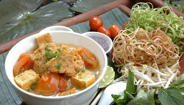 Bún Riêu, Hủ Tiếu & Bánh Xèo Chay - Lê Hồng Phong