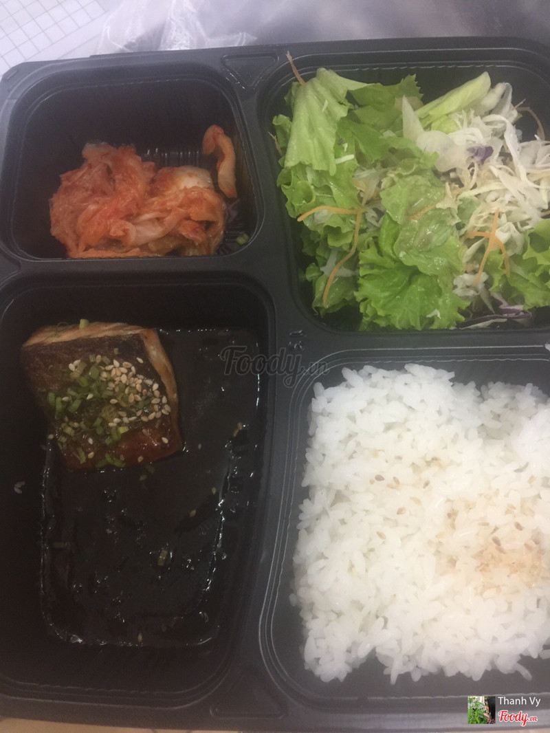 Bento cá hồi sốt Teriyaki