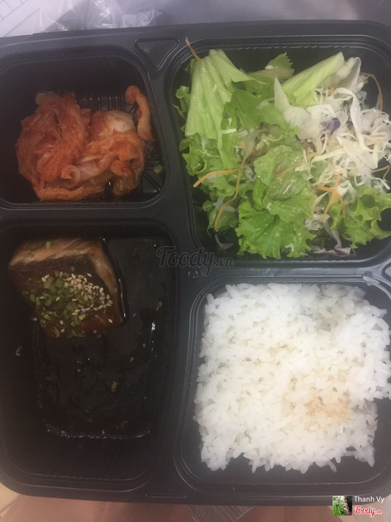 Bento cá hồi sốt Teriyaki