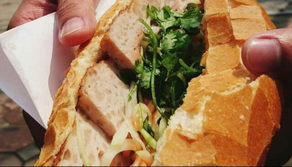 Bánh Mì Chả Nóng Long Đỉnh - Núi Trúc