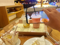 Bánh ngon, nước thì hơi nhiều đá chút. Giá cả khá đắt . Những nhân viên phục vụ tốt và không gian cũng thoải mái. Như hình là 500k/2 người