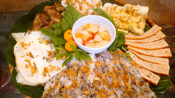 Bánh Cuốn Nóng & Gà Tần - Ba La