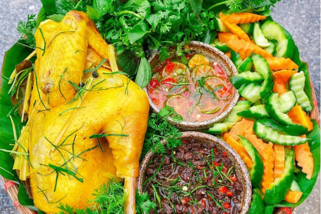 Gà Ủ Muối Hoa Tiêu Lộc Phát - Nguyễn Lâm