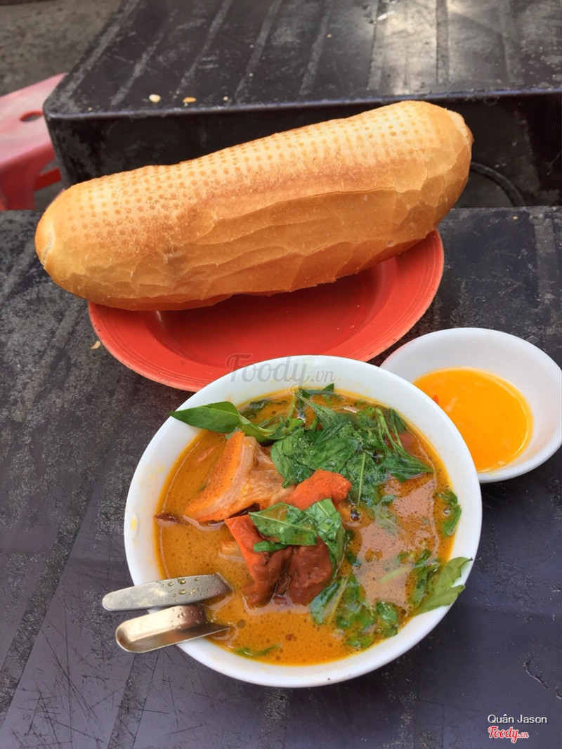 Phá lấu bánh mì