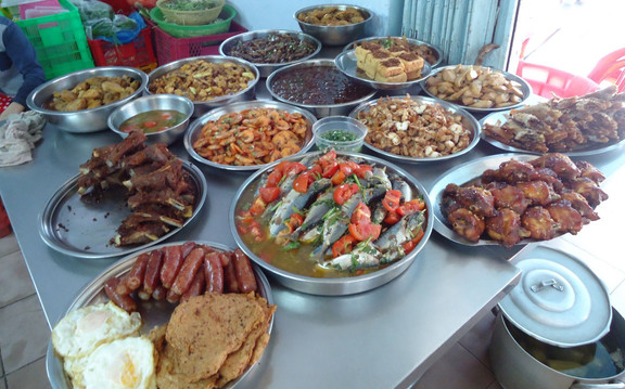 Cơm Bình Dân & Vịt Nướng Vân Đình