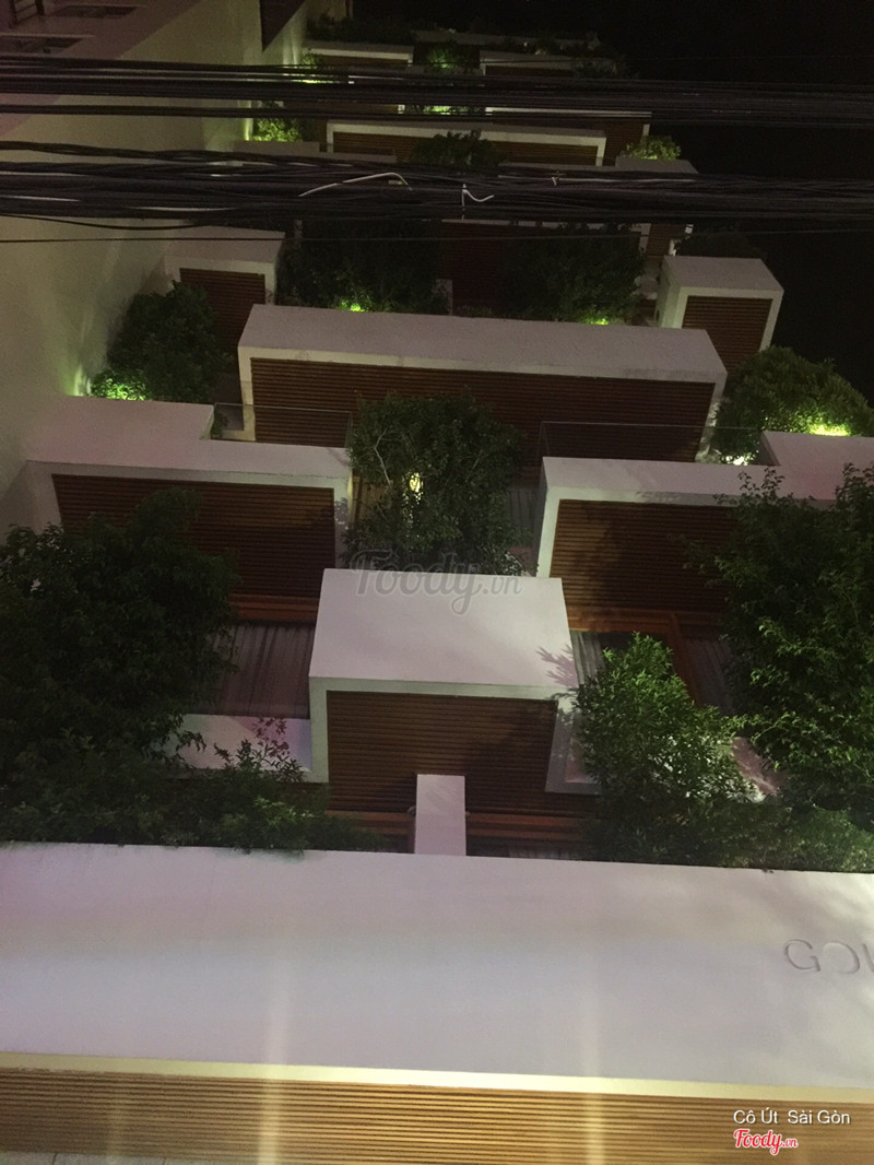 Khách sạn trang trí với những mảng tường xanh mướt