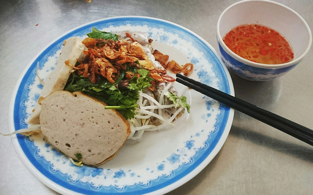 Bánh Cuốn Nóng - Nguyễn Thị Nhỏ