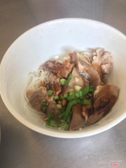 Tô em bé - hủ tiếu khô lưỡi heo
