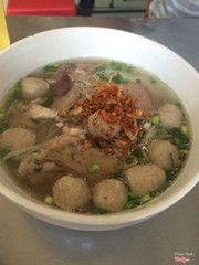 Hủ tiếu nước lưỡi bò viên