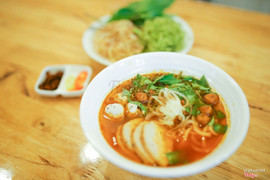 Bún bò huế chay