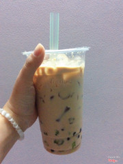 Ở chỗ này có topping khoai môn với trân châu đào lạ miệng mà ngon nữa