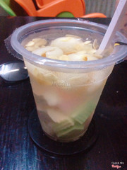 Chè khúc bạch vải khá ngon mà giá chỉ 20k 👍🏻