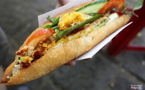 Bánh mì trứng tráng giá 15.000 đ