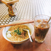 Tô mì & ly bạc xỉu