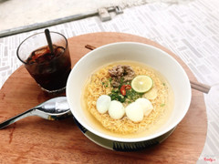 Mì gói trứng và cafe đen !