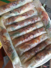 Bánh tráng cuốn sốt me cay