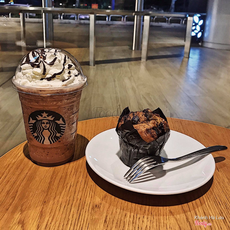 Chocolate Chip Cream Frappuccino + Chocolate Banana Muffin