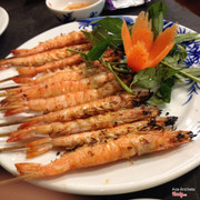 Grilled shrimp in salt and chili