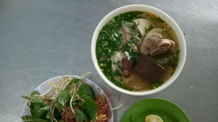 Mụ Dạ - Bún Bò Huế & Cơm Trưa Văn Phòng