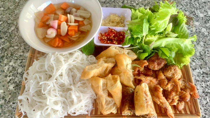 Phở Như Ý & Bún Chả Hà Nội - 3 Lê Quang Đạo