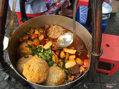 Bún riêu vỉa hè 