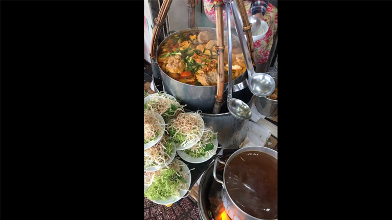 Bún riêu ngon ngay Quận 1