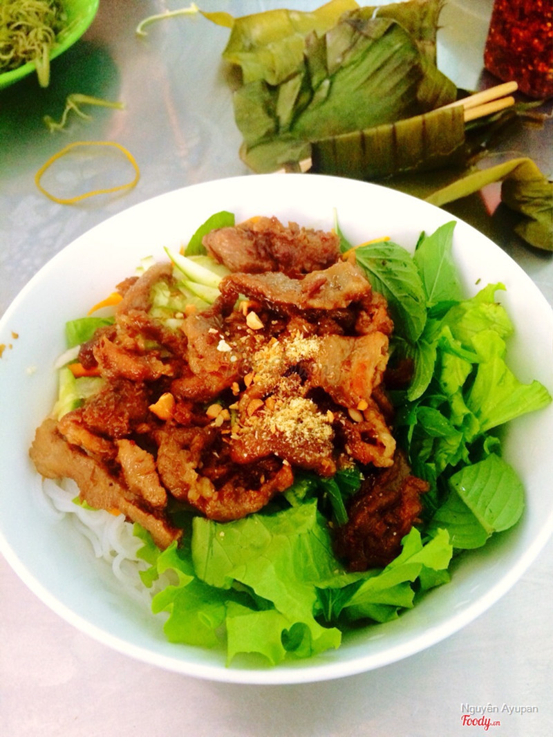 Bún thịt nướng