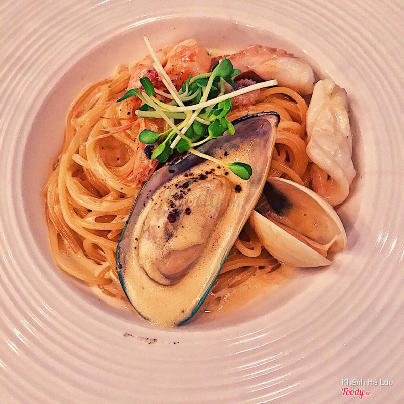 Spaghetti Seafood with Cream Sauce