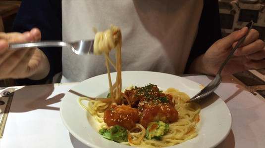 Hẻm Spaghetti - Nguyễn Đình Chiểu