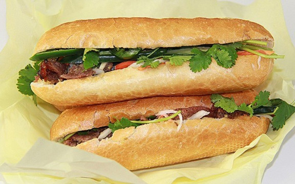 Bánh Mì Đòn Gánh - Hàng Lược
