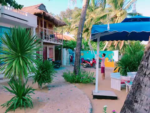 Life's A Beach Motel & Cafe