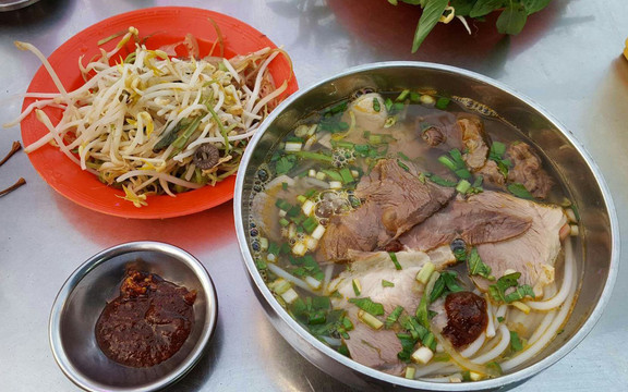 Bún Bò Bình Dân - Chi Lăng