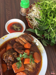 HỦ tiếu bò kho