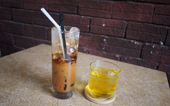 Blue House's Coffee & Milk Tea