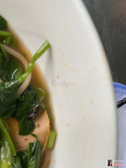 Đang ăn thấy con này hết muốn ăn. Nói nhân viên ra nói với chủ quán tưởng sao không ra nói với khách hàng câu nào. Lúc tính tiền con thản nhiên tính luôn 2 tô. Coi như lần cuối cùng đăng sẽ kở quay ại